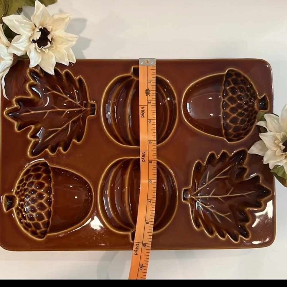 CRATE & Barrel Fall/Autumn‎ Home Tray/Dish featuring Pumpkins, Acorns & Leaves